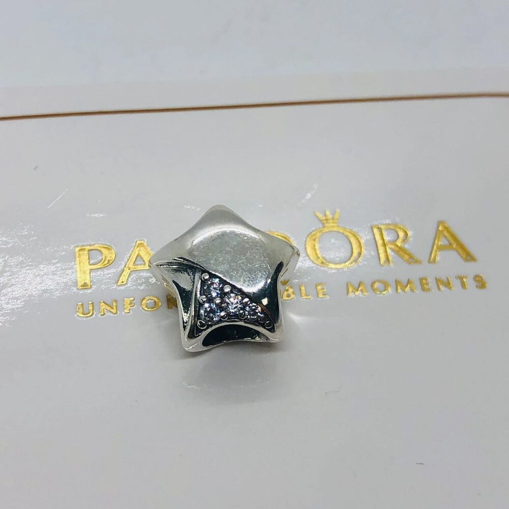 ✨🔥Pandora Sparkling The star Charm